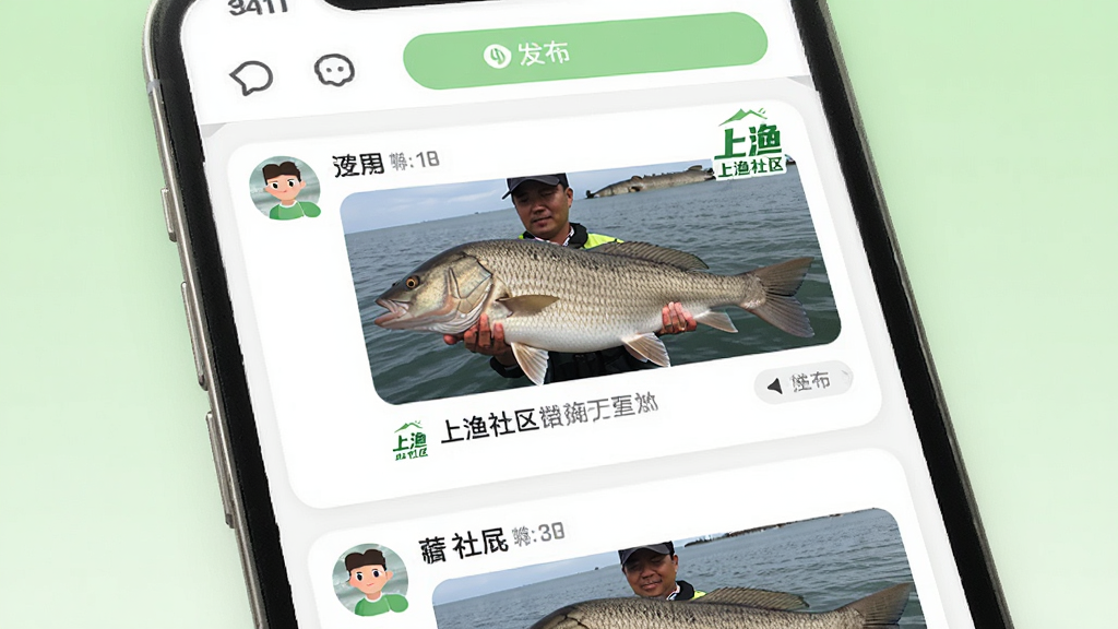 ������һ���ֻ����棬��ʾ��������Ϣ����ÿ����̬�����û�ͷ�������Ƭ���������������ֲ��ô�ֱ�б��������з�����ť���Ű���ˬ����Ϣ����Ƭ��Բ�ǡ����Ϊ�罻Ӧ�ý��棬ɫ���԰�ɫ��ǳ��ɫΪ����ϸ���ϣ���̬��Ƭ�����˱��Ŵ������Ƭ���Ա���