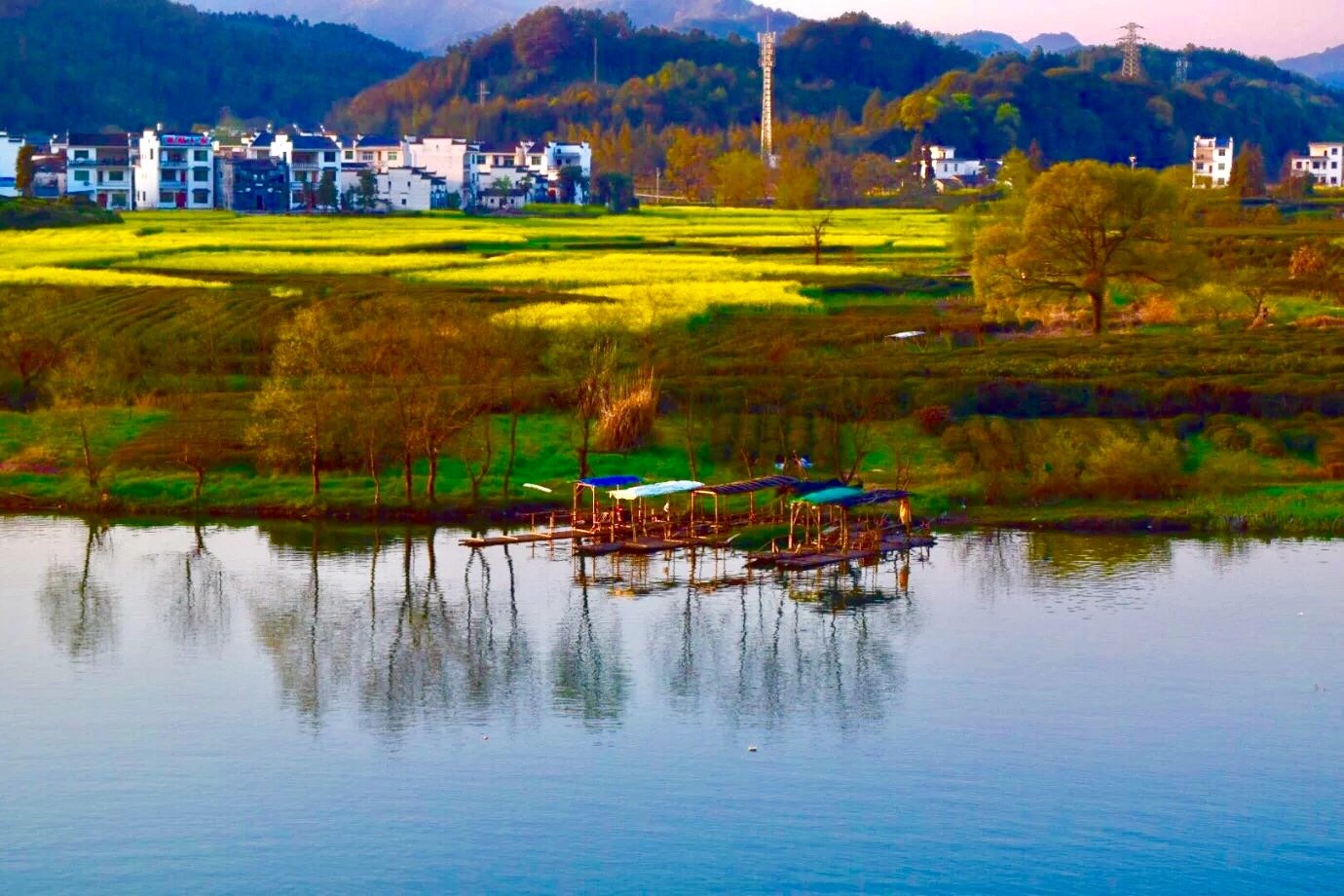 月亮湾亲水步道 木栈道风景