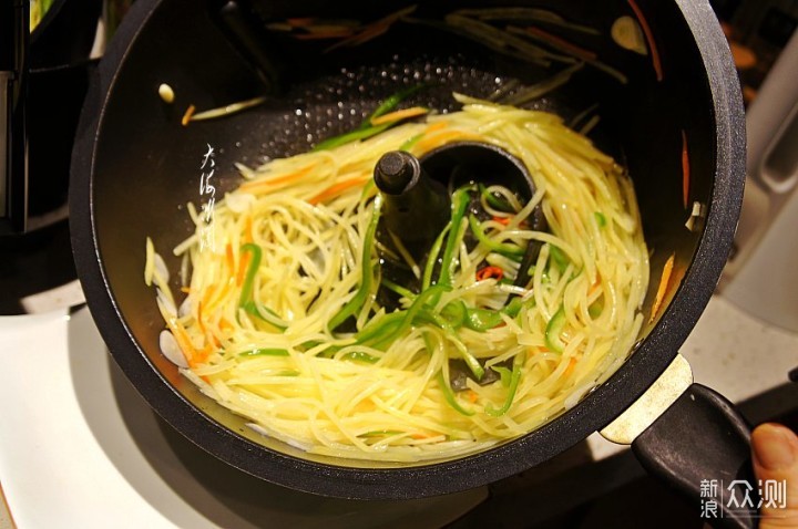 菜大侠 家常菜出锅装盘与勾芡技巧展示