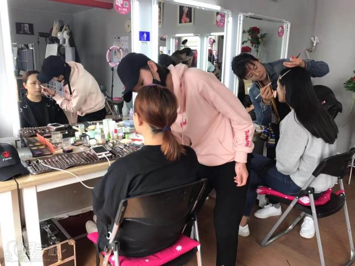 约妆吧上门化妆师现场化妆沟通参考图