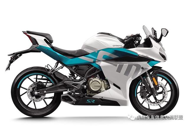 CFMOTO春风动力250SR与450SR仿赛摩托车对比实拍