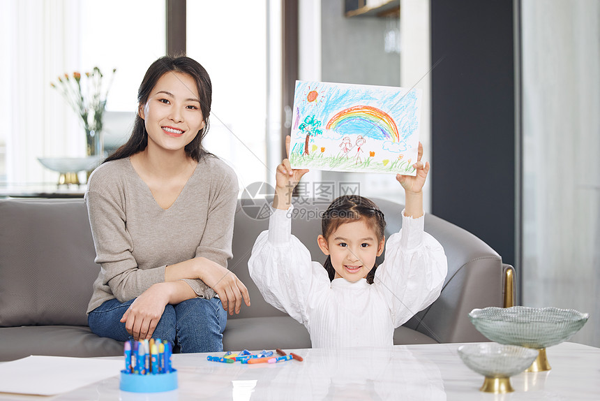 画画+亲子时光创意启蒙 家长陪孩子画画场景