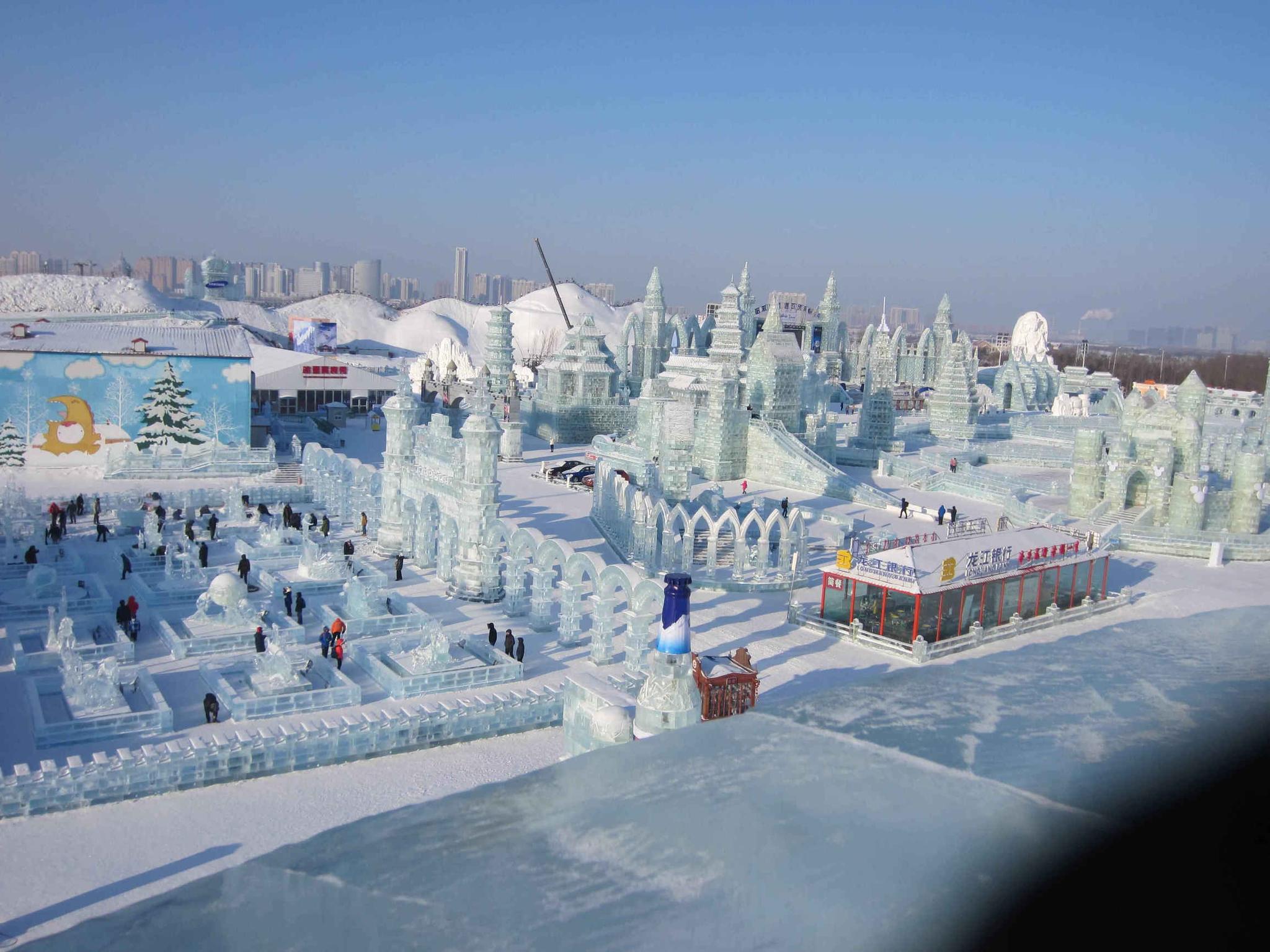 冰城+冬季旅游攻略必去景点推荐 哈尔滨冰雪大世界中央大街全景