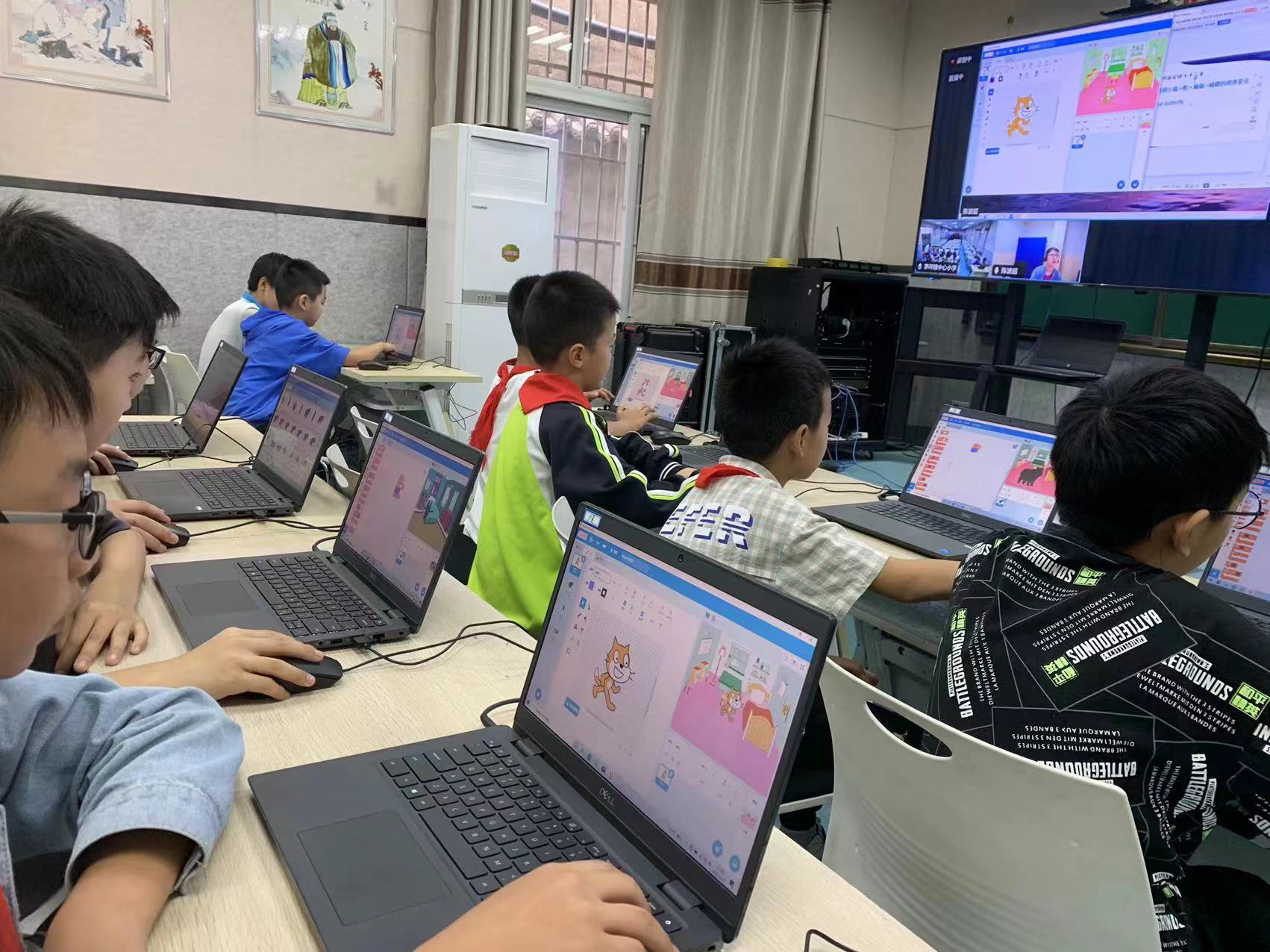 少儿编程助手 实际使用中纠错引导功能对比体验