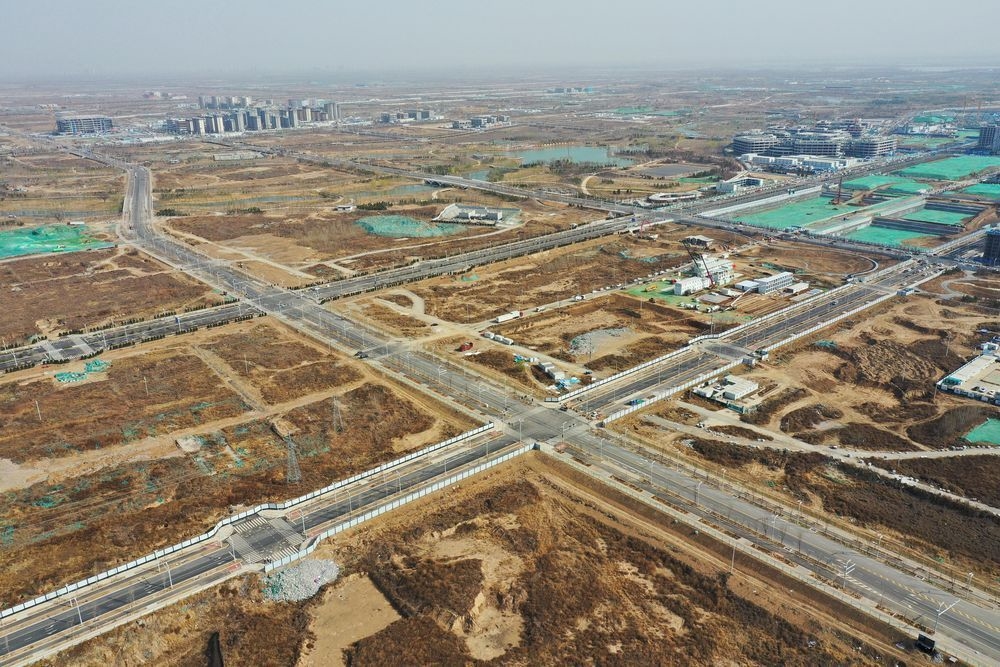 雄安站交通枢纽与新区道路配套实拍
