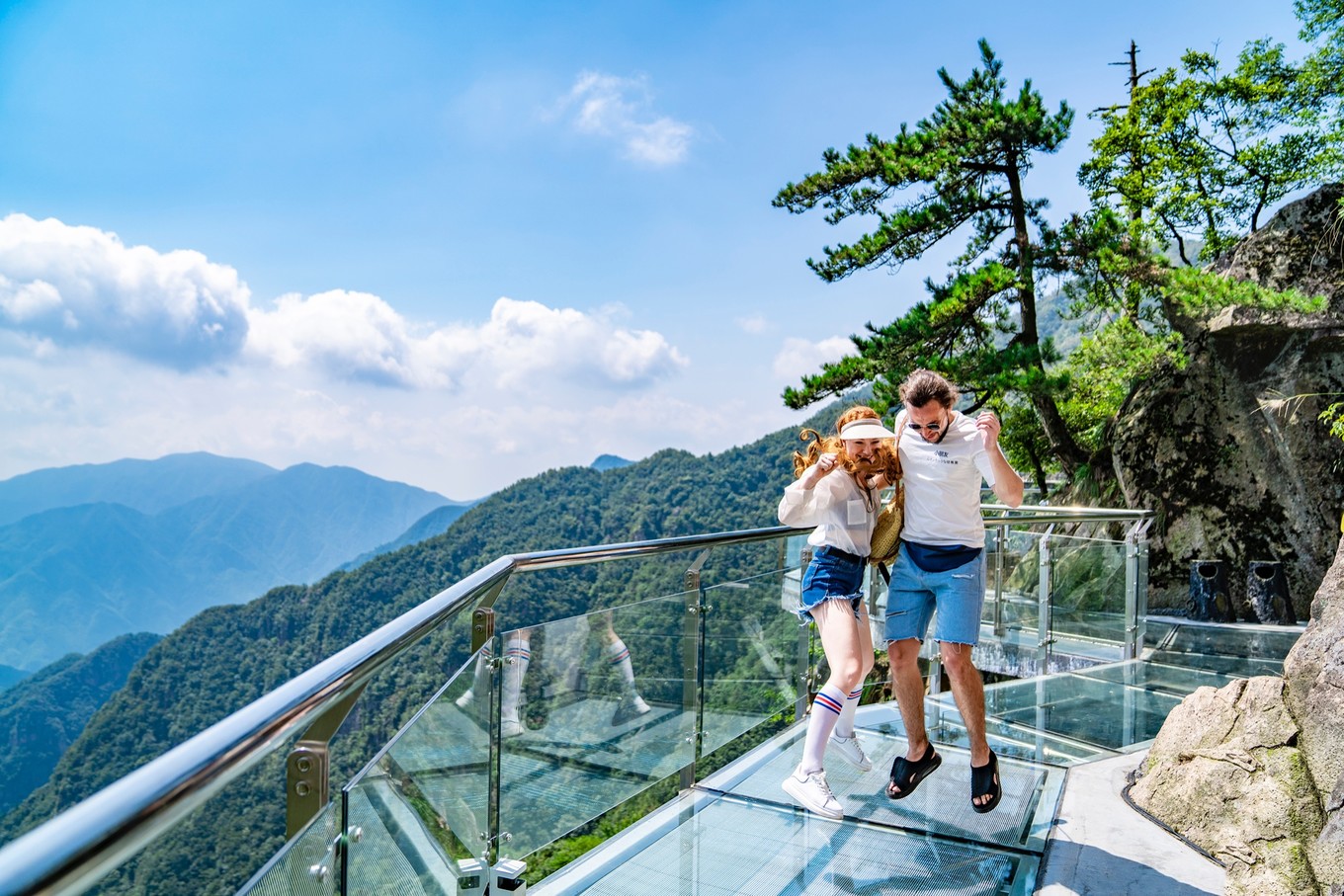 云上渑池仙门山玻璃栈道打卡实景图