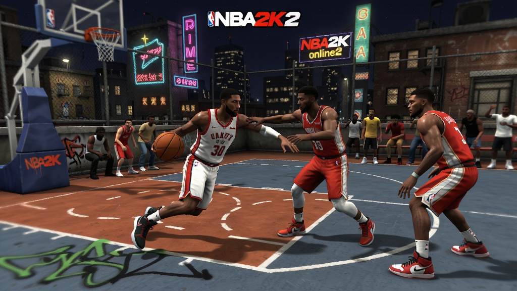 NBA2K Online2街头模式3v3对战场景,画面中三名球员在街头球场进行攻防,一名球员持球突破,另一名球员挡拆配合,第三名球员底角待命,背景为城市天台夜景,霓虹灯牌闪烁,铁丝网围栏,排版采用第三人称追尾视角,风格街头篮球文化风,细节包含球鞋细节、地面涂鸦、观众围观,画质4K超清,干净无多余元素