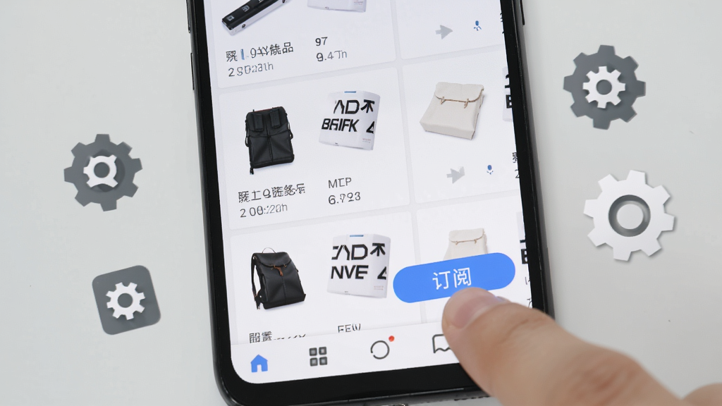 闲置二手物品捡漏安卓手机操作界面截图,画面中手机屏幕显示商品列表和底部导航栏,手指正在点击“订阅”按钮,周围有齿轮和设置图标,背景为浅灰色,风格写实,排版自然,细节清晰,画质干净
