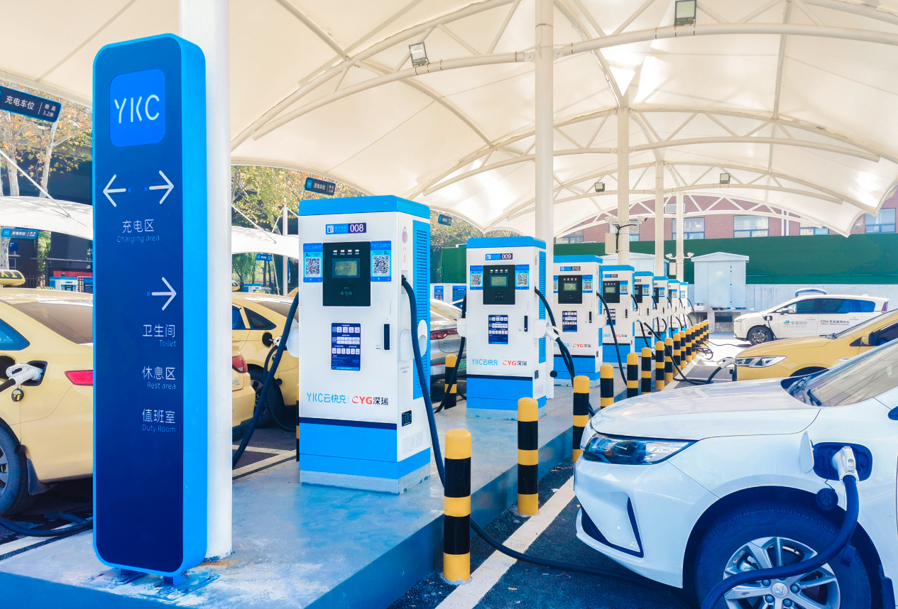 E动时代新能源车 日常通勤能耗 长途自驾充电 辅助驾驶 服务区补电