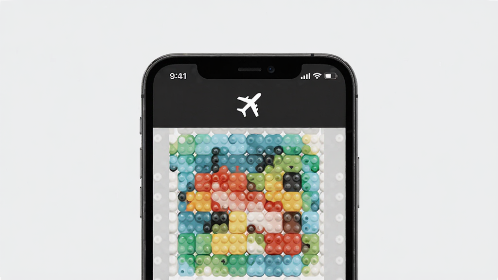 天天拼豆软件离线模式展示图,画面中手机屏幕显示天天拼豆正在运行拼豆图案,屏幕上方有一个飞机图标表示飞行模式,背景是简洁的浅灰色,风格干净利落,画质清晰,无多余元素