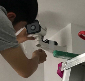 Kevcam监控摄像头安装固定 墙面打孔与角度调节实拍