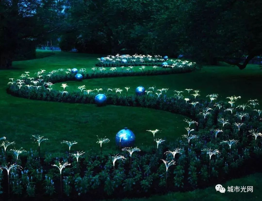 梦幻花园夜晚灯光氛围布置效果